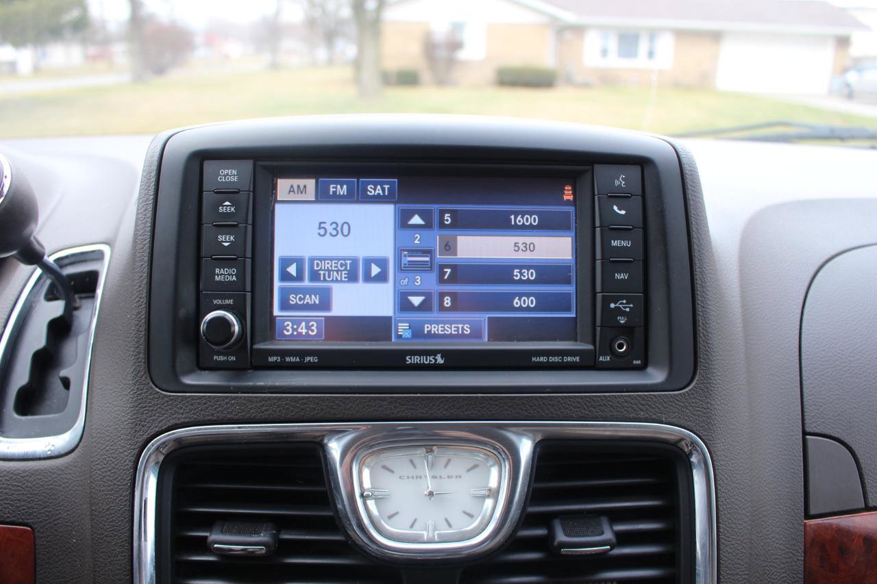 Used 2013 Chrysler Town & Country Limited w/ Trailer Tow Group FWD image 23
