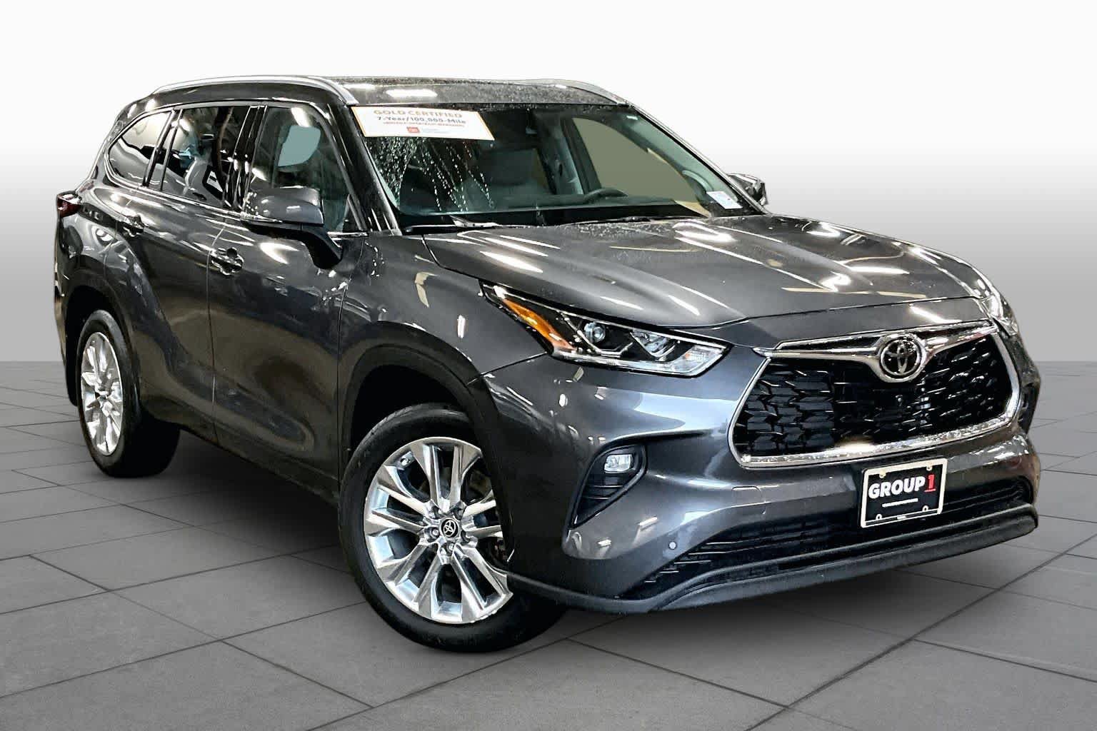Used 2024 Toyota Highlander Limited AWD/4WD image 3
