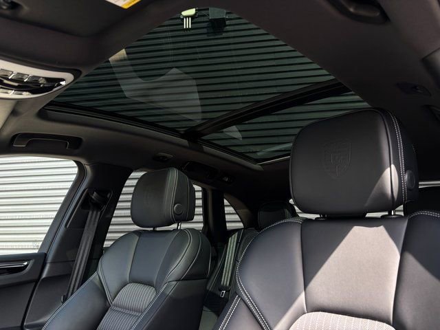 Certified 2026 Porsche Macan Turbo AWD/4WD image 24
