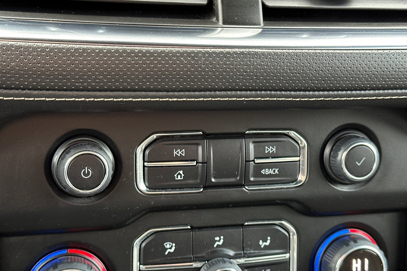 Used 2022 Chevrolet Suburban Premier image 32