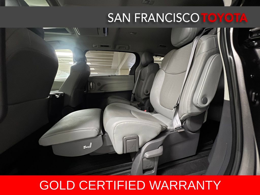 Certified 2021 Toyota Sienna Limited image 17