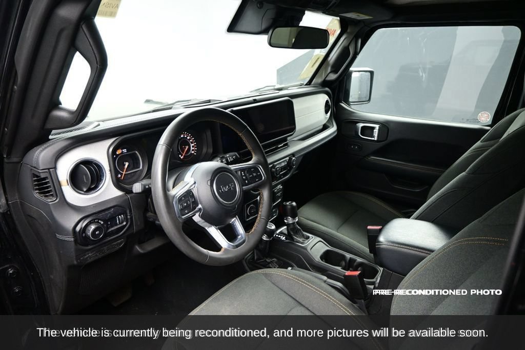 Used 2024 Jeep Wrangler Unlimited Sahara AWD/4WD image 9