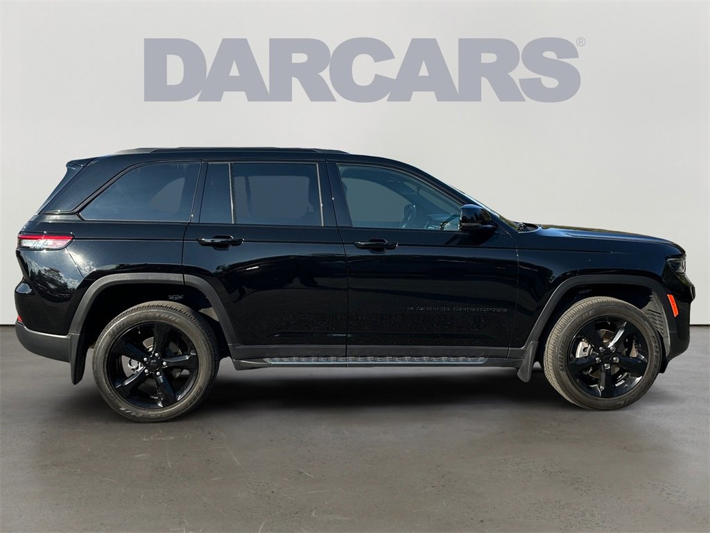 Used 2024 Jeep Grand Cherokee Altitude image 8