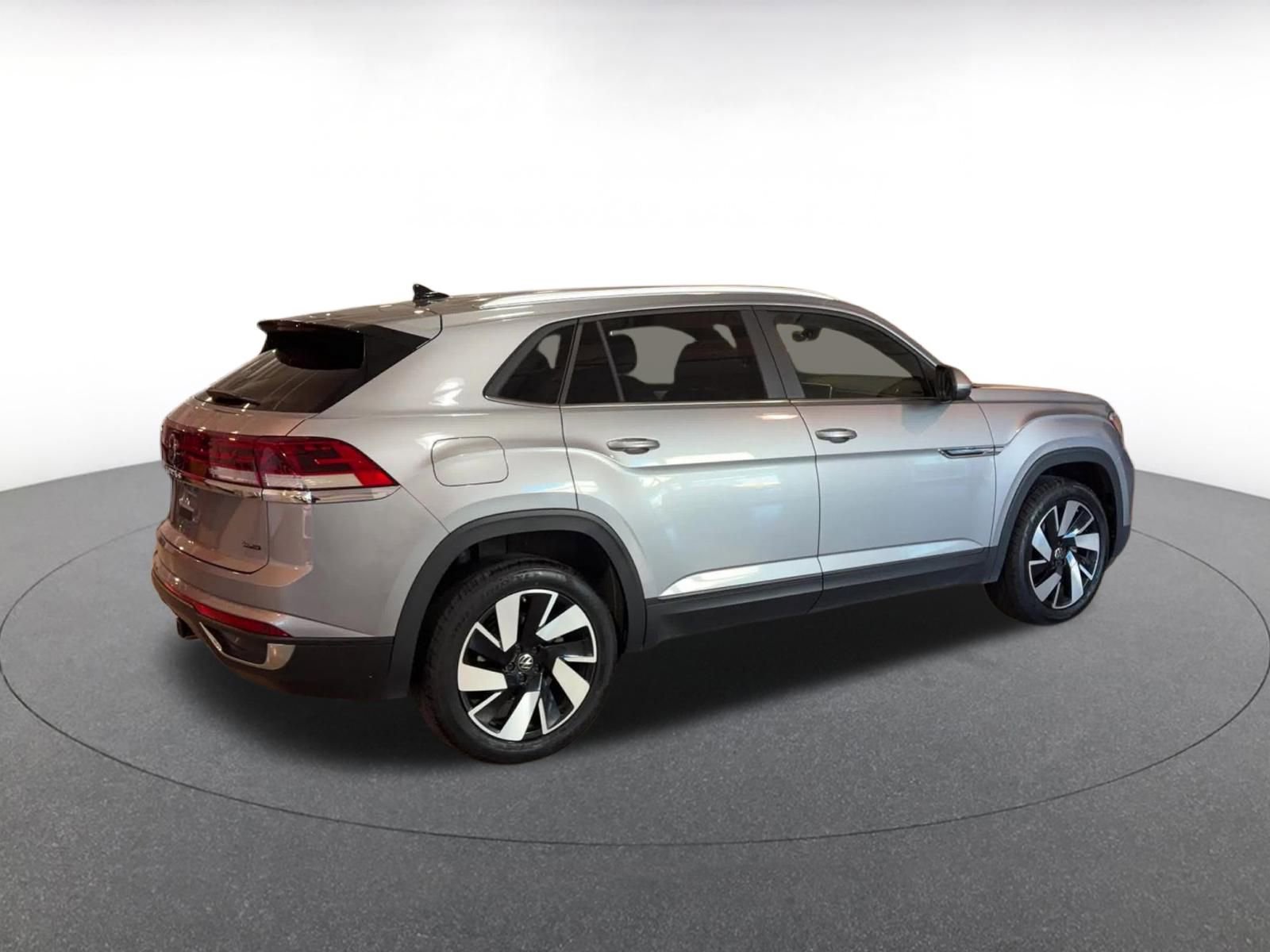 Used 2025 Volkswagen Atlas Cross Sport SE image 15