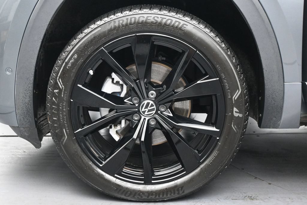 Used 2025 Volkswagen Atlas Cross Sport SEL Premium R-Line AWD/4WD image 36