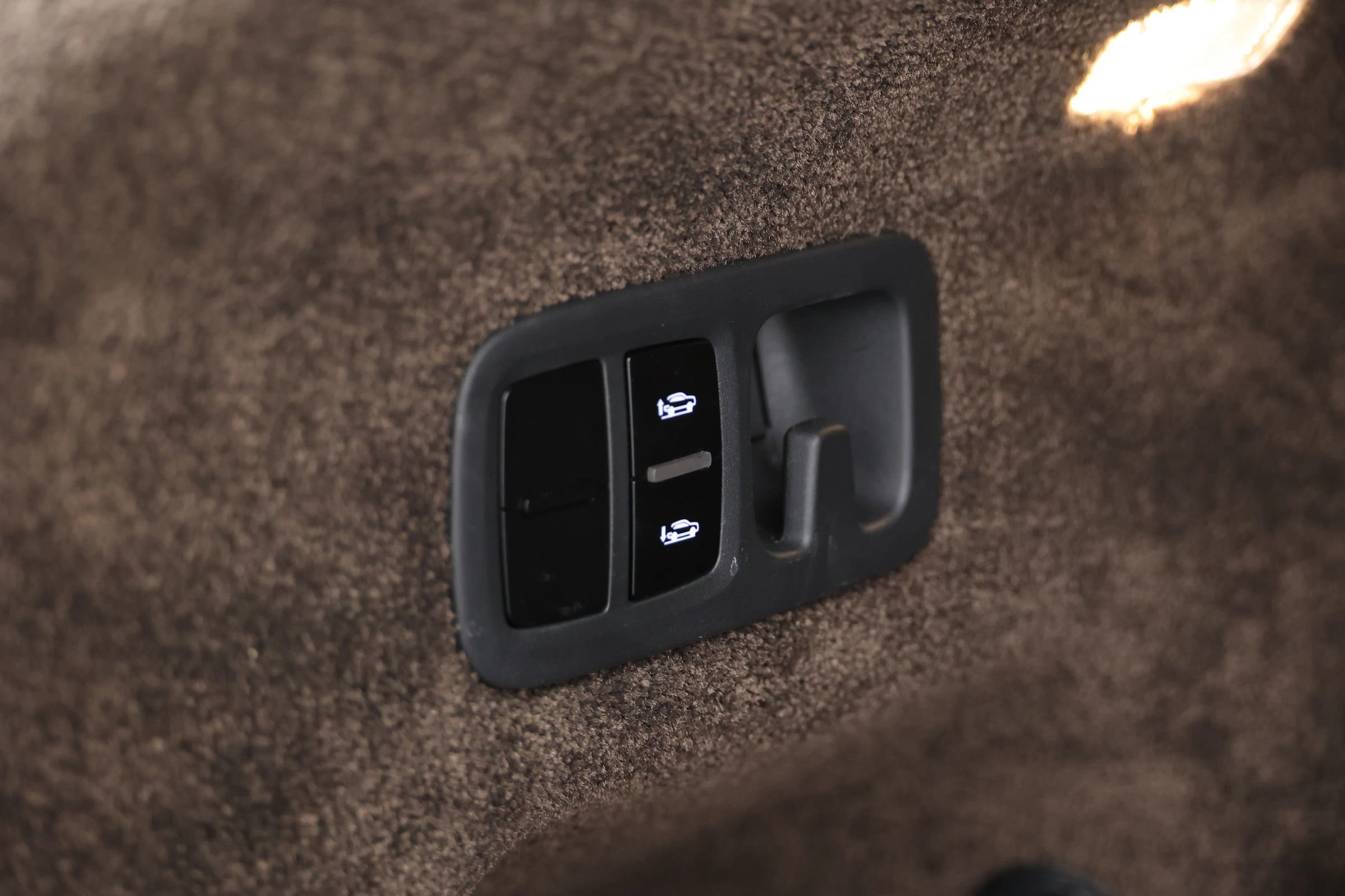 Used 2018 Bentley Bentayga AWD/4WD image 77