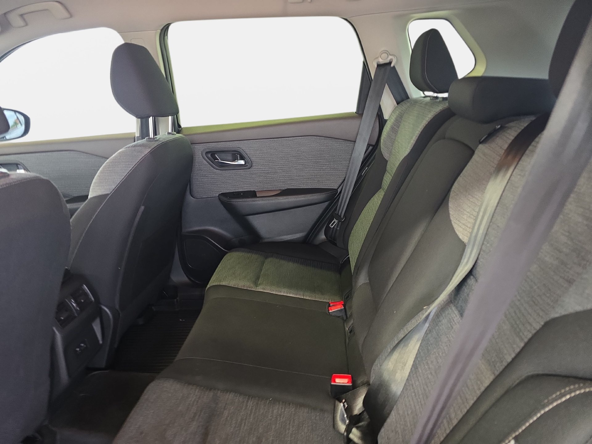 Used 2023 Nissan Rogue SV FWD image 13