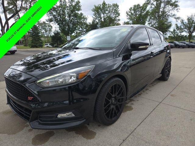 Used 2017 Ford Focus ST FWD image 3