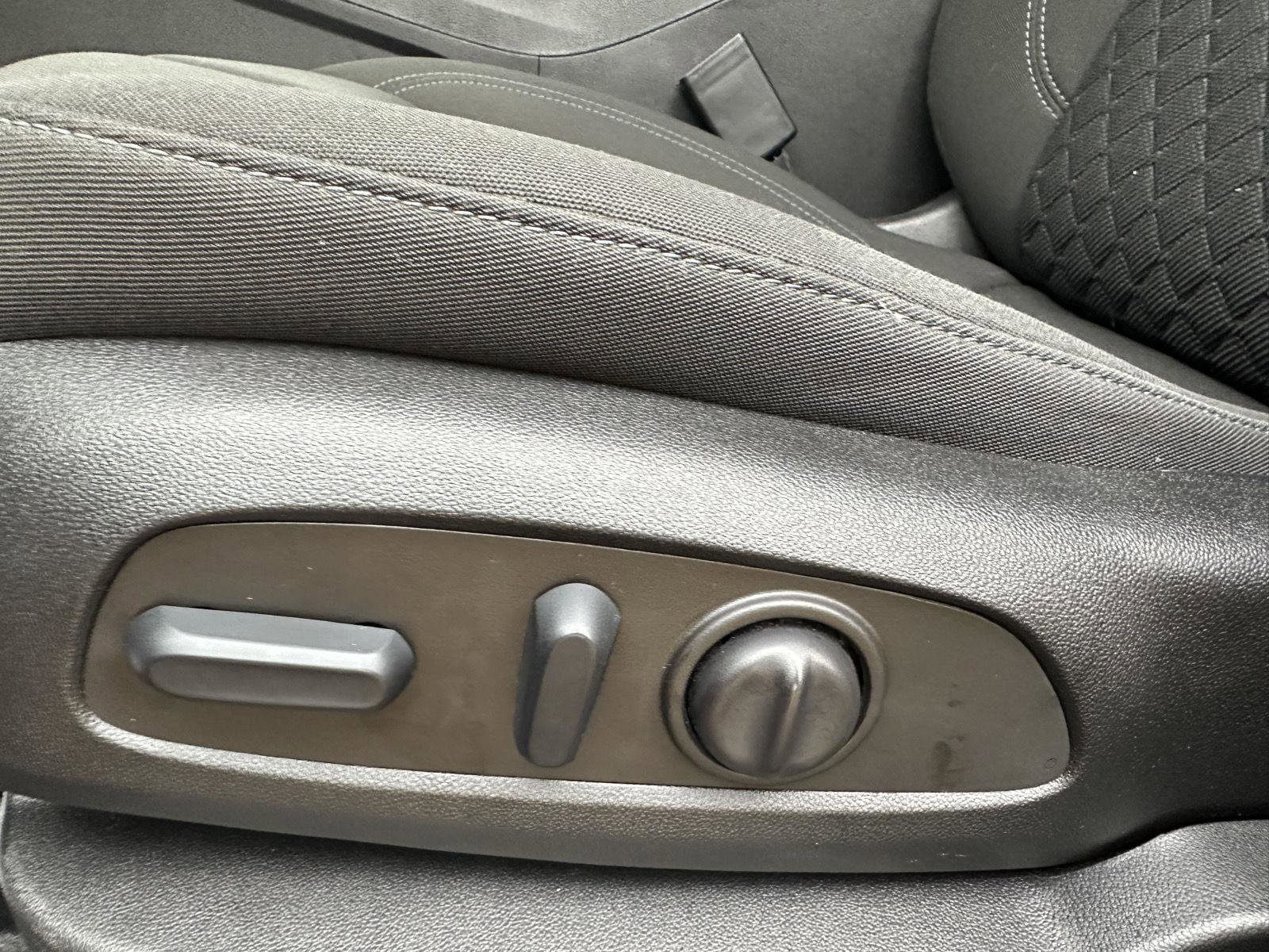 Used 2022 Chevrolet Blazer LT image 9