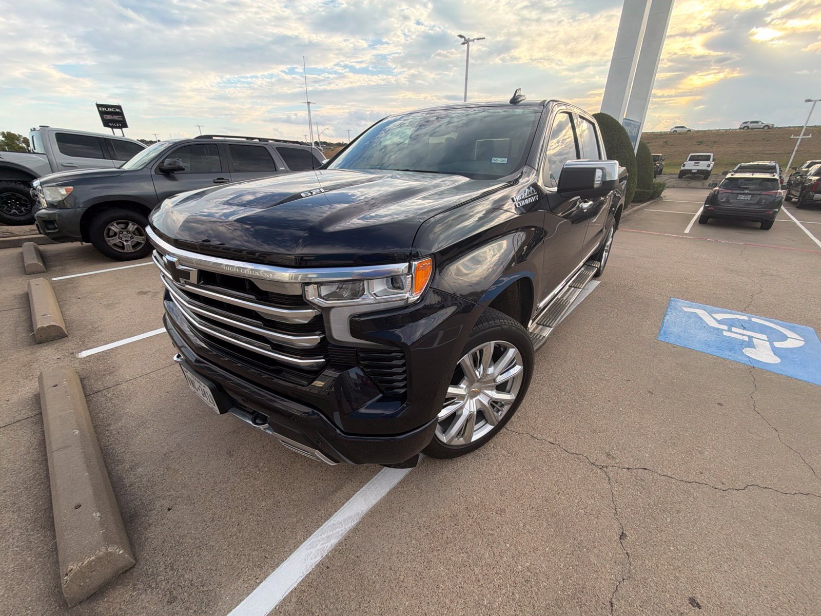 Used 2024 Chevrolet Silverado 1500 High Country w/ High Country Premium Package AWD/4WD 360° Tour