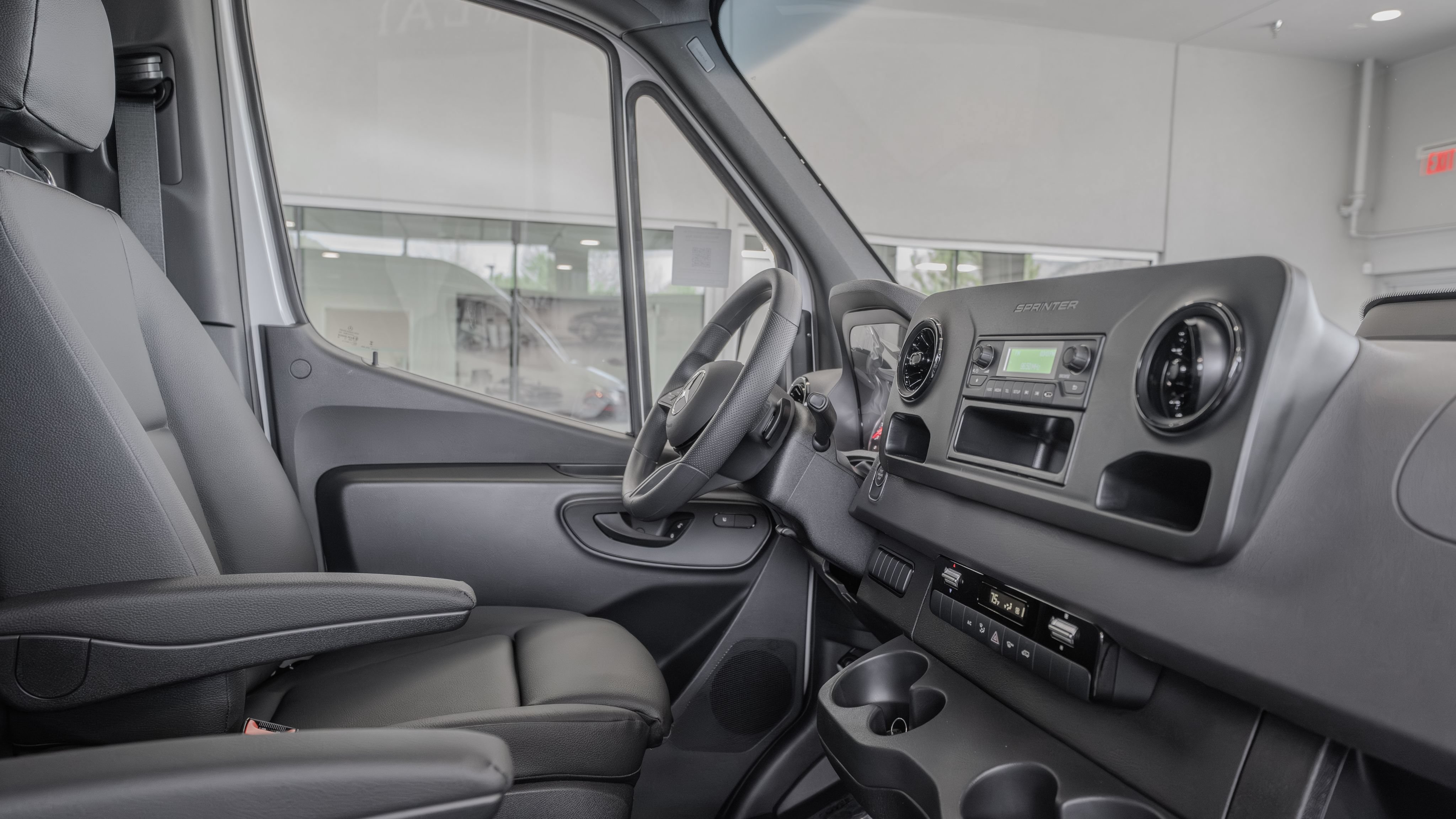 Used 2025 Mercedes-Benz Sprinter 2500 image 18