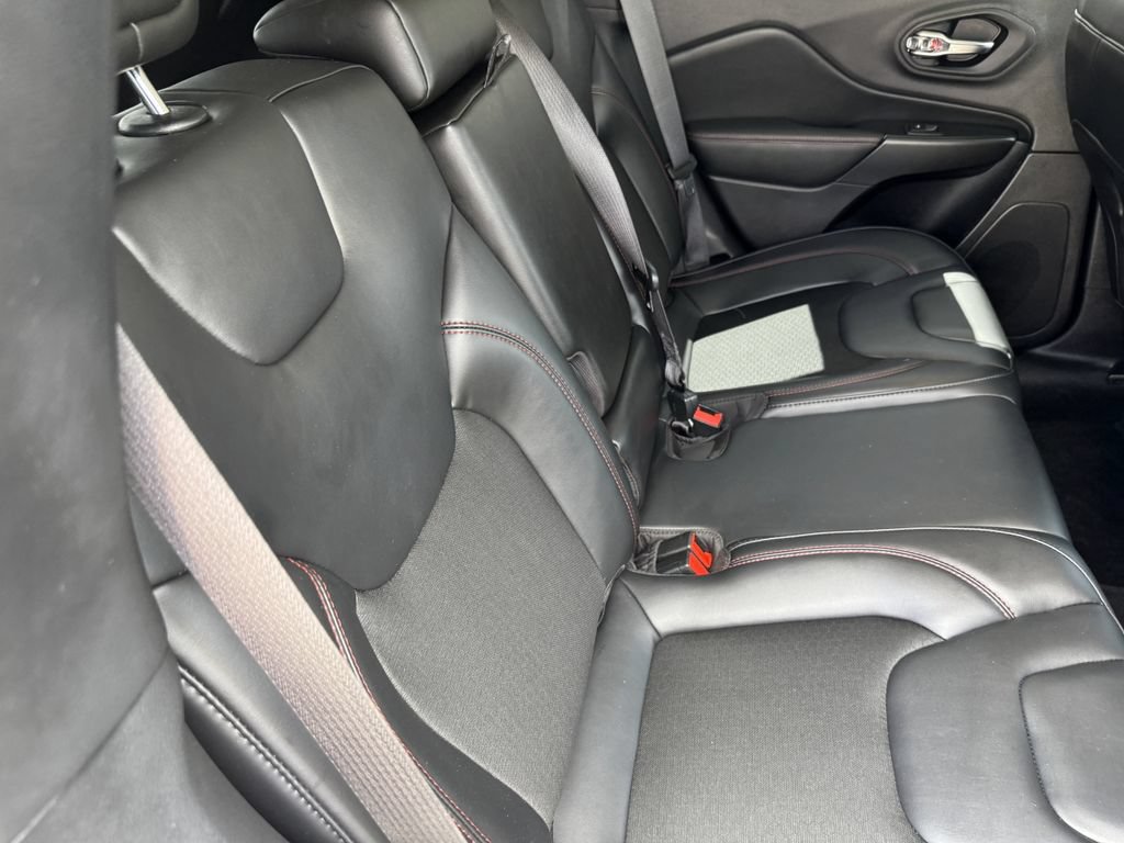 Used 2021 Jeep Cherokee Trailhawk AWD/4WD image 26