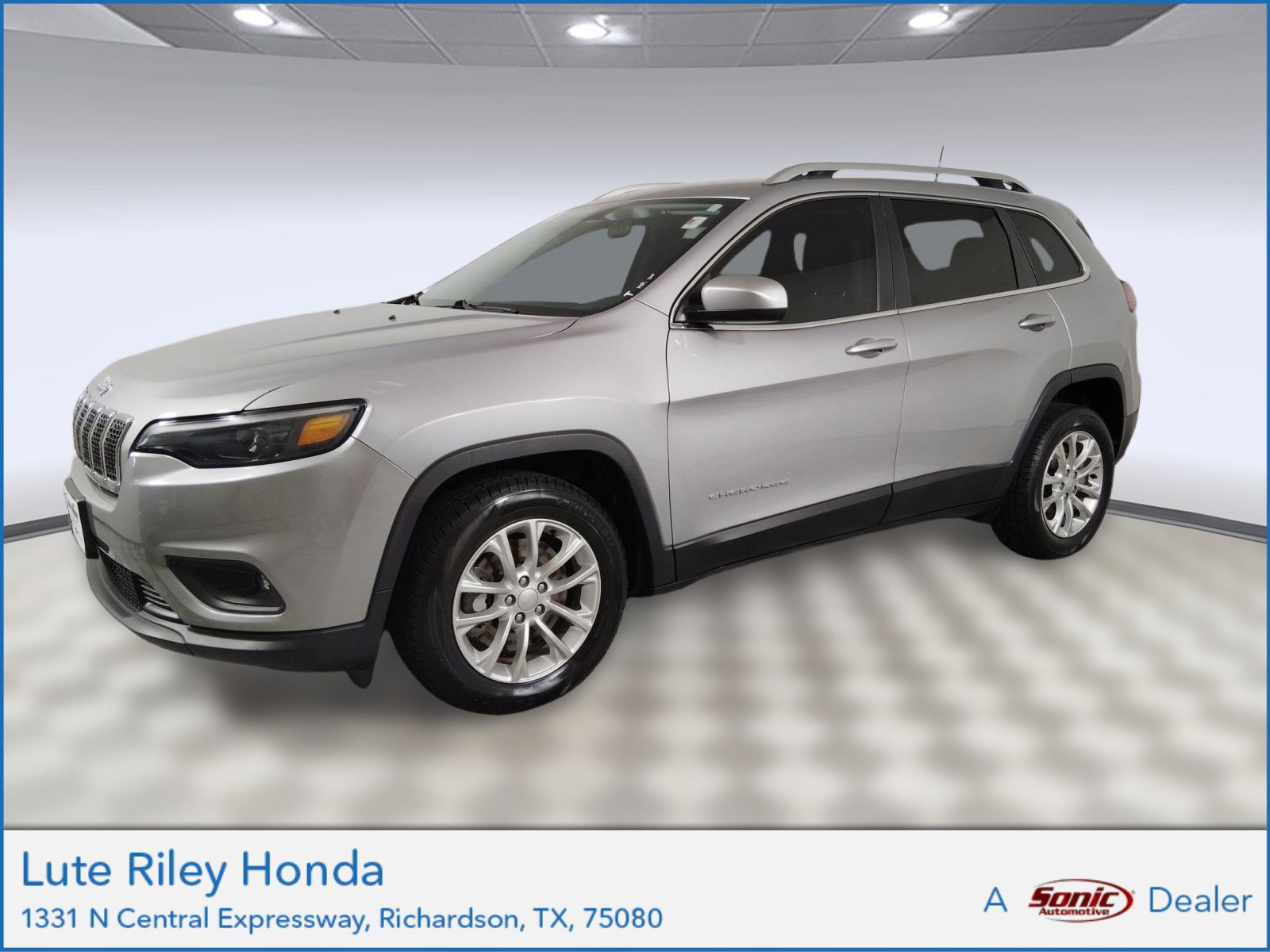 Used 2019 Jeep Cherokee Latitude w/ Popular Appearance Group