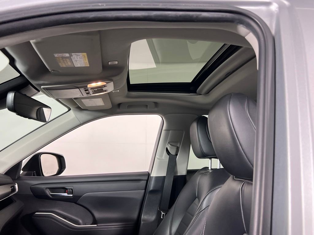 Used 2024 Toyota Highlander XLE image 22