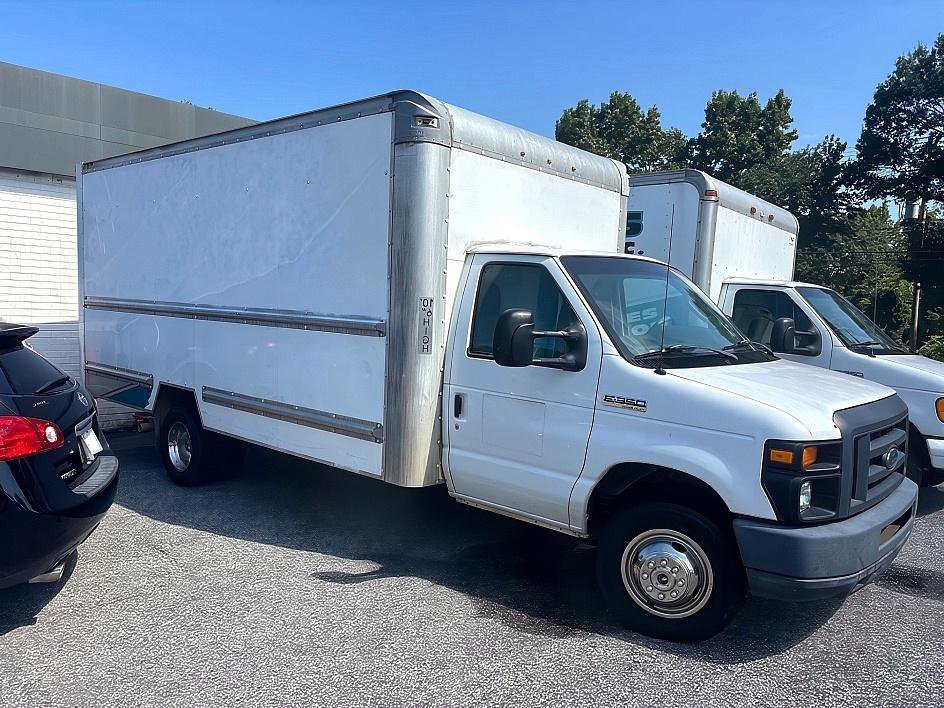 Used 2014 Ford E-350 and Econoline 350 Super Duty Wagon image 1