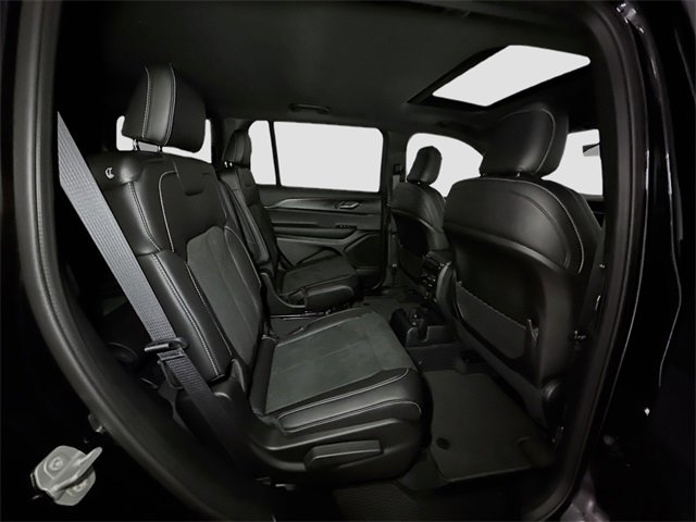 New 2025 Jeep Grand Cherokee L Altitude image 30