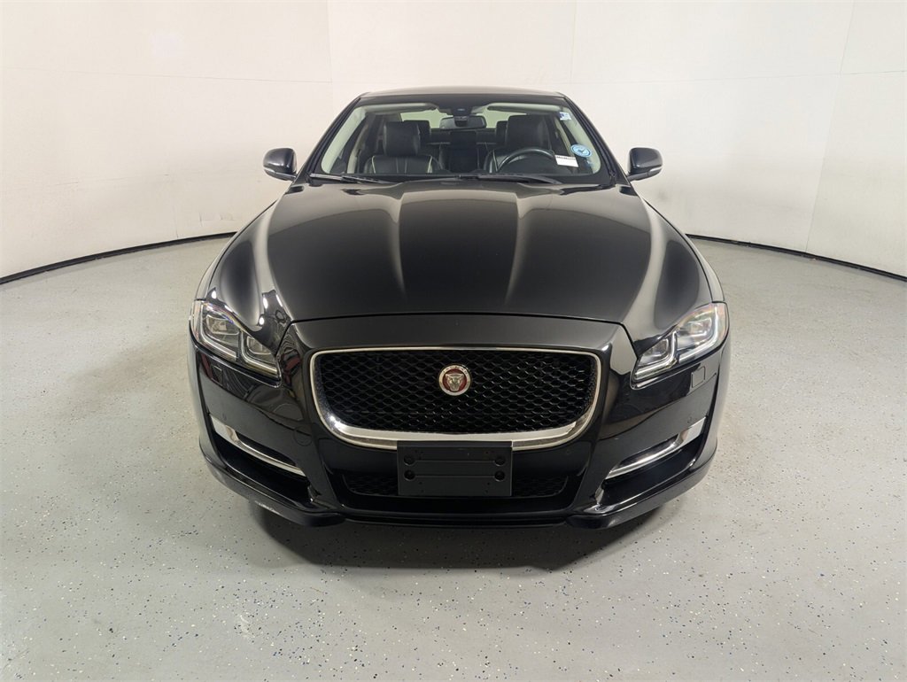 Used 2016 Jaguar XJ R-Sport image 2