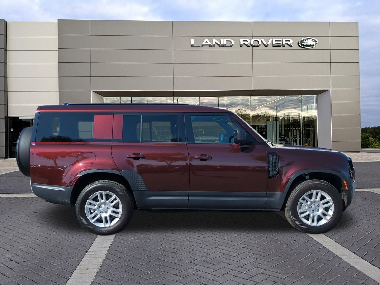 New 2025 Land Rover Defender 130 S image 4
