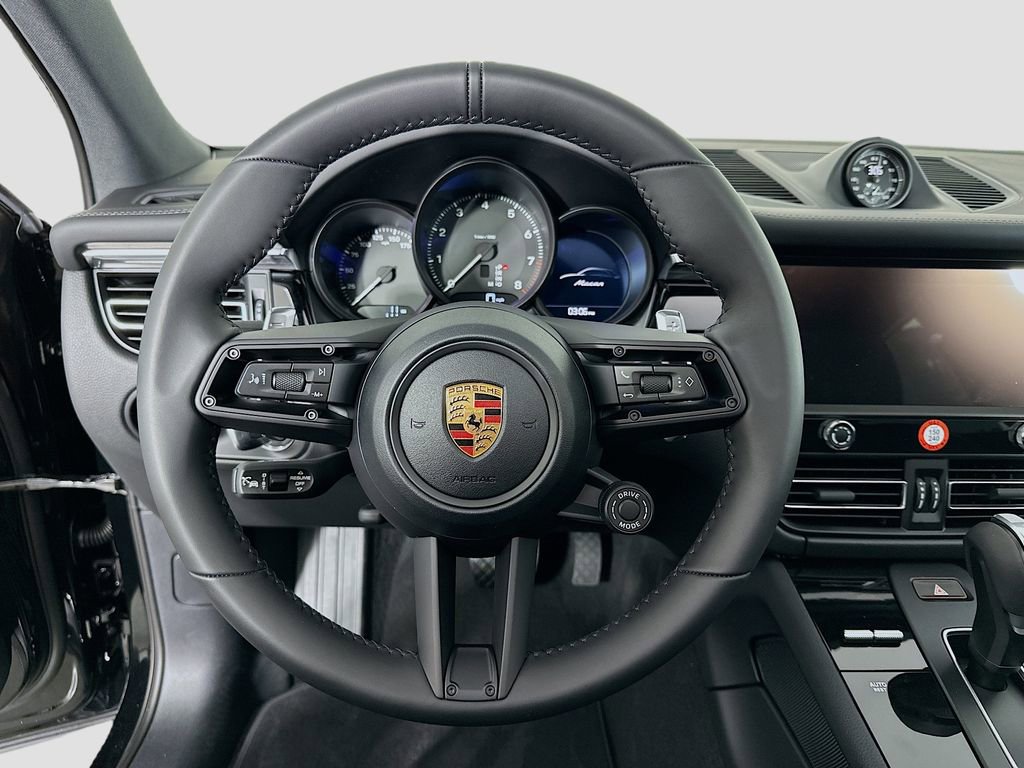 Certified 2026 Porsche Macan image 12
