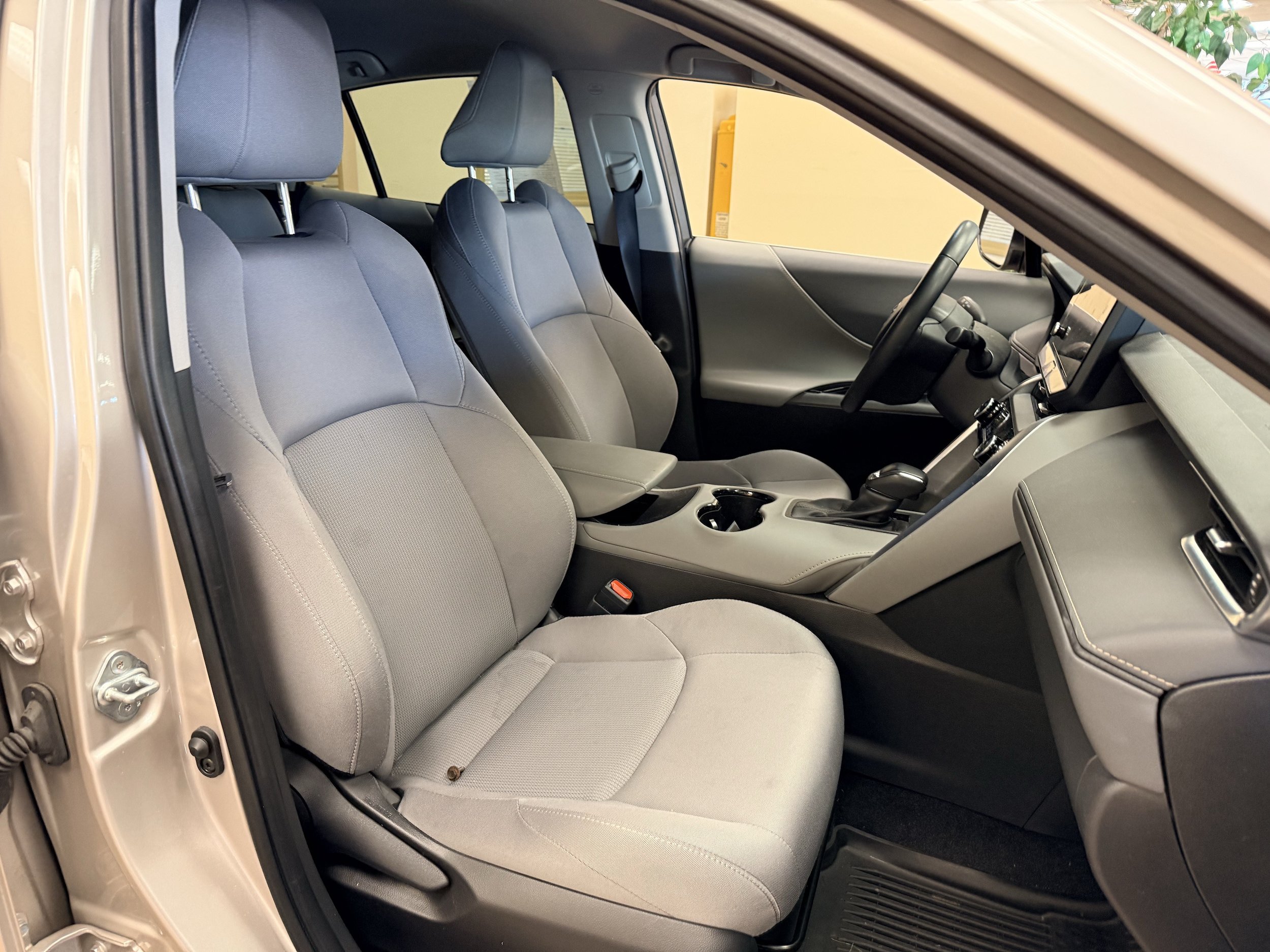 Used 2023 Toyota Venza LE AWD/4WD image 14