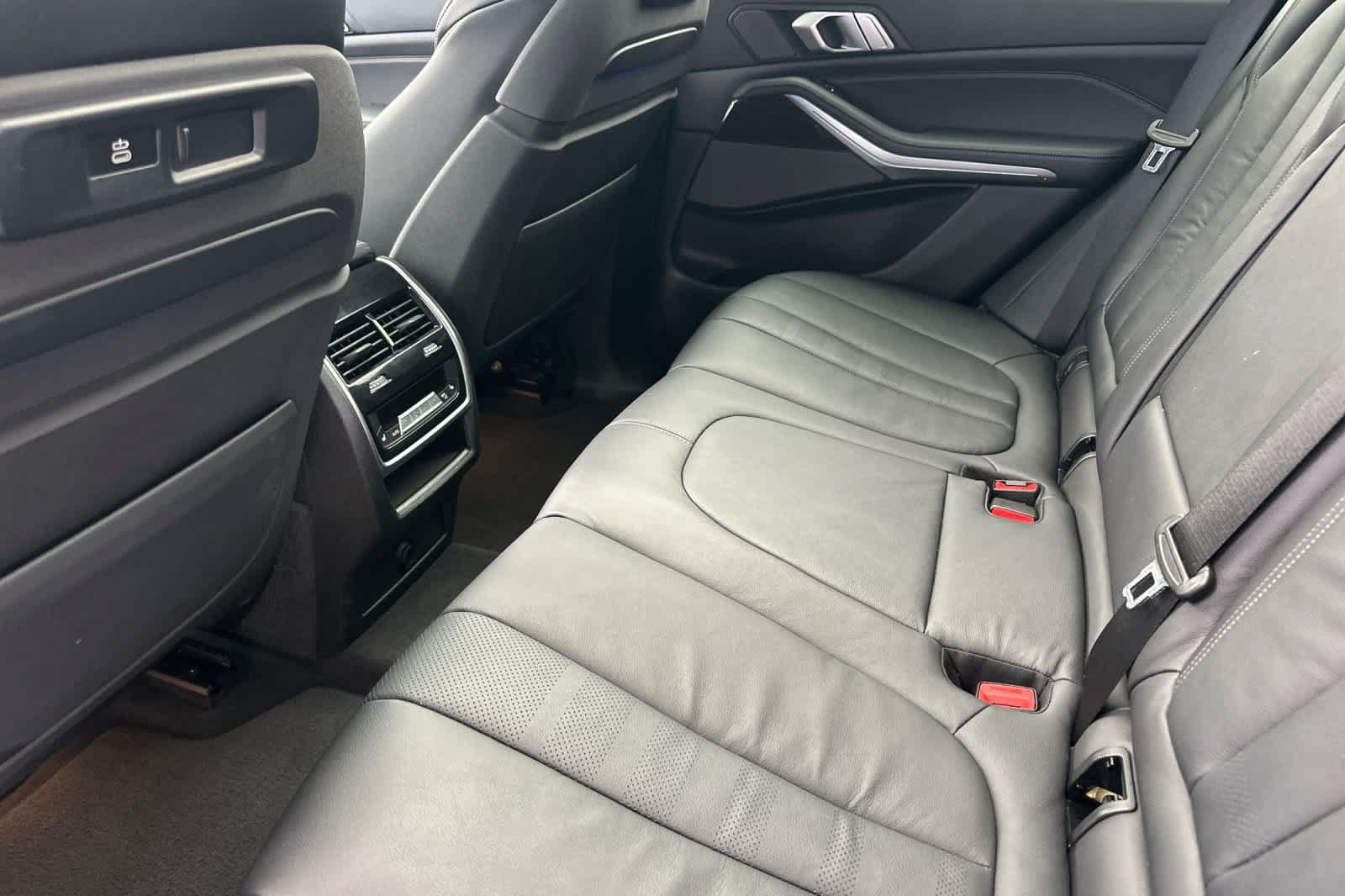 Used 2019 BMW X5 xDrive50i w/ M Sport Package AWD/4WD image 12