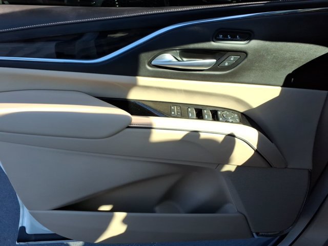 Used 2021 Cadillac Escalade Premium Luxury w/ LPO, Illumination Package AWD/4WD image 24