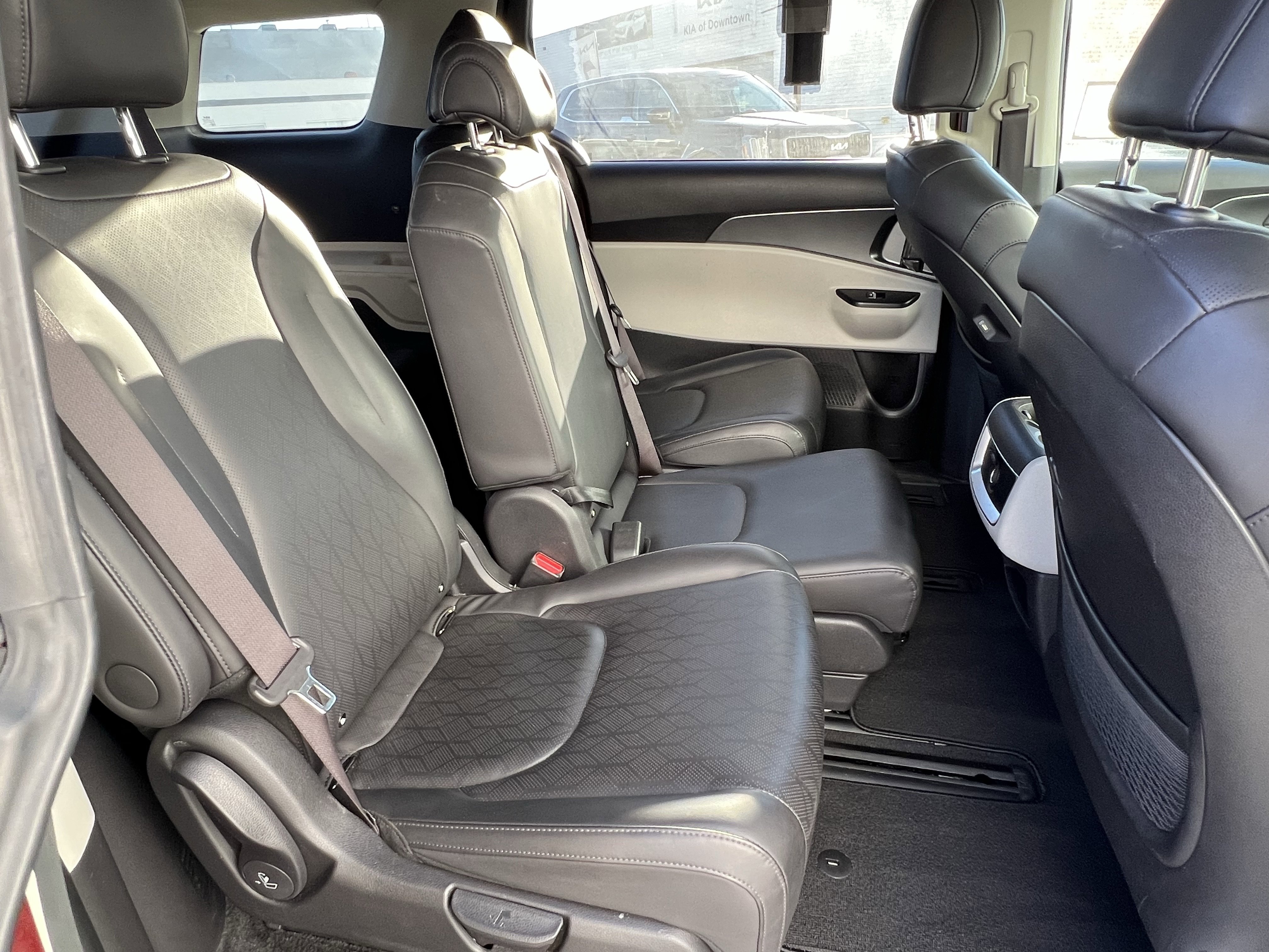 Used 2024 Kia Carnival LX image 15