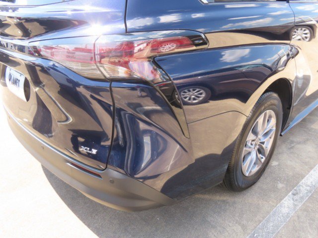 Used 2025 Toyota Sienna XLE FWD image 10