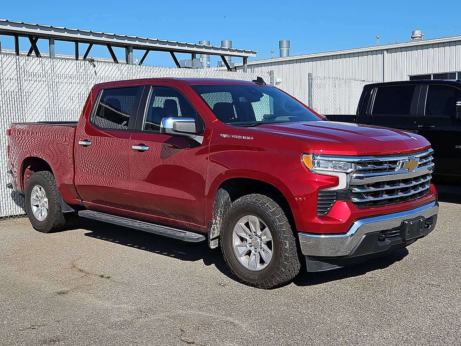 Used 2023 Chevrolet Silverado 1500 LT AWD/4WD image 2
