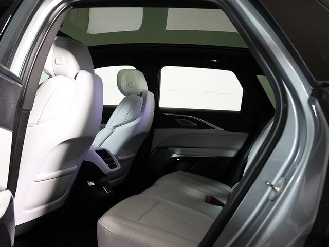 Used 2024 Cadillac Lyriq Luxury AWD/4WD image 15