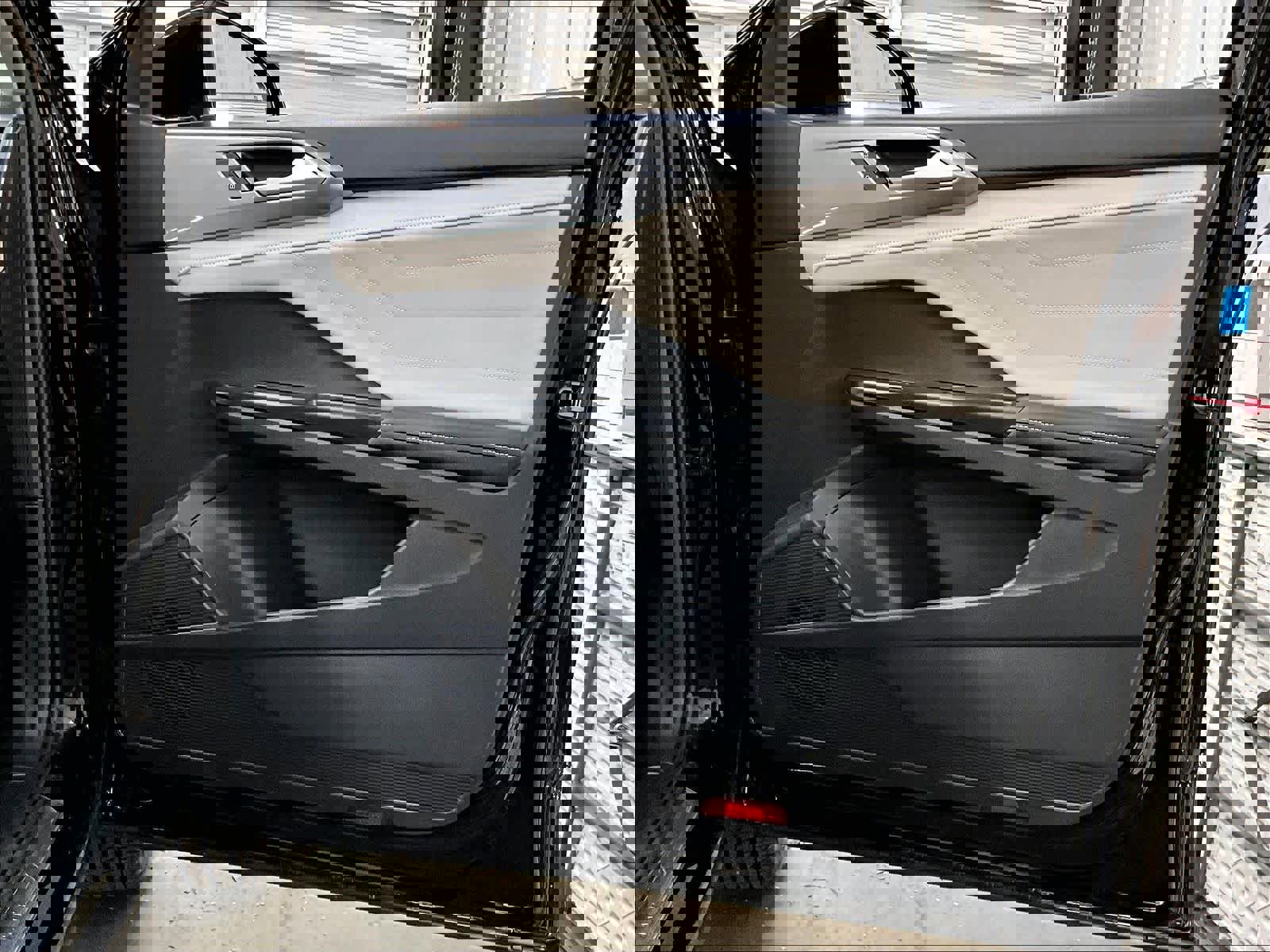 Used 2025 Volkswagen Taos SEL image 27