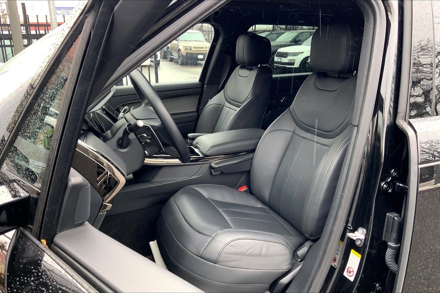Used 2024 Land Rover Range Rover Sport SE image 7