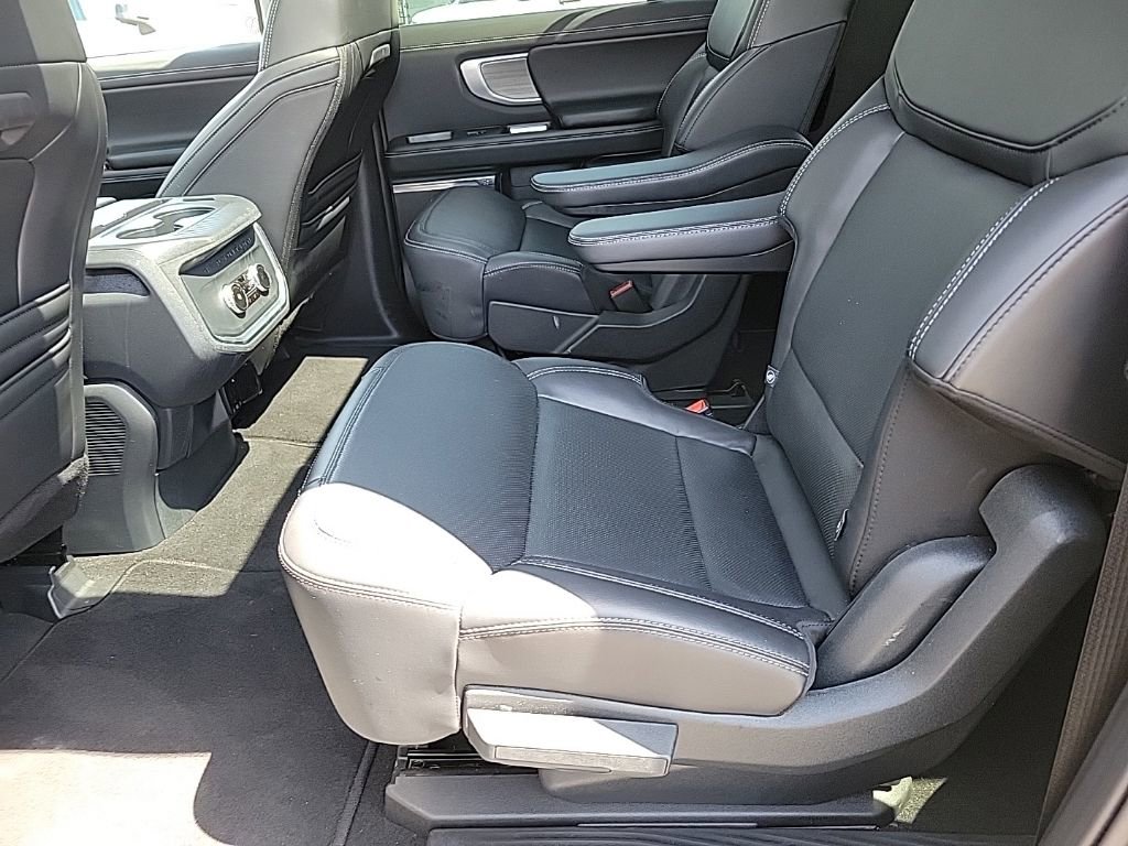 Used 2025 Ford Expedition Max Platinum AWD/4WD image 9