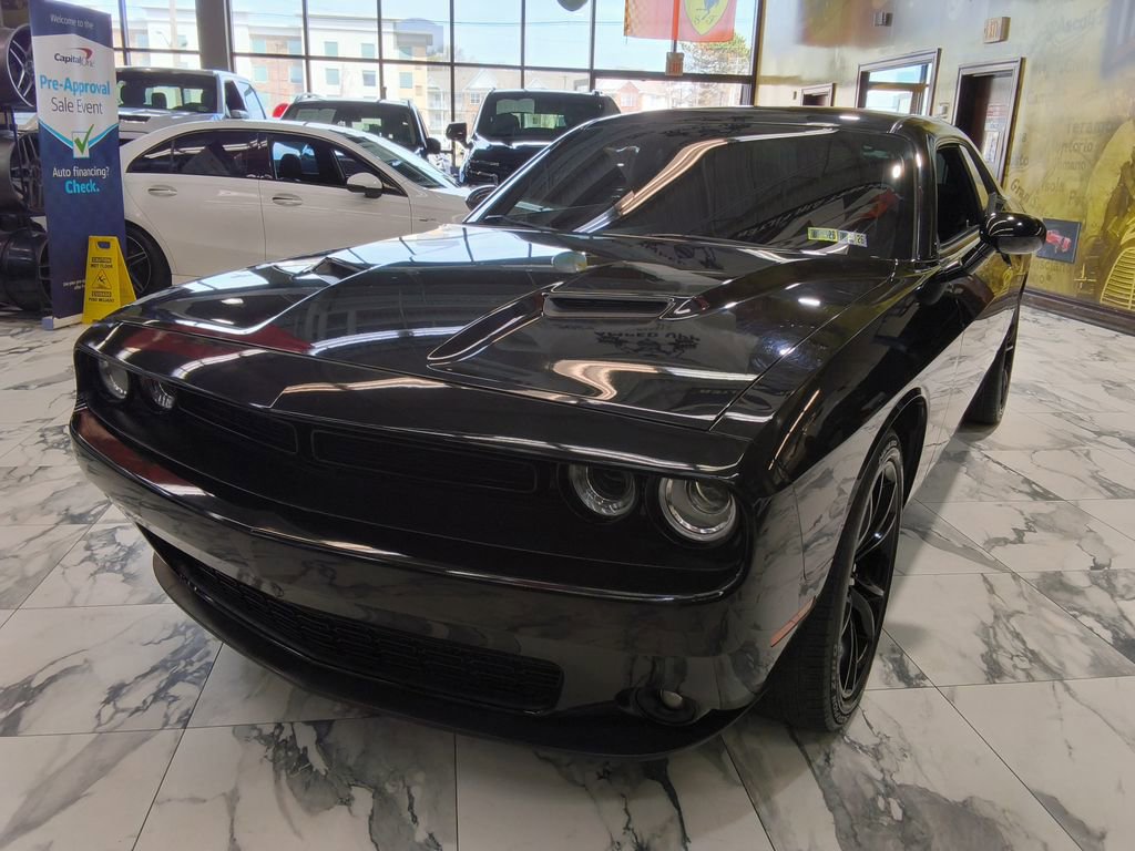 Used 2018 Dodge Challenger SXT w/ Blacktop Package image 10