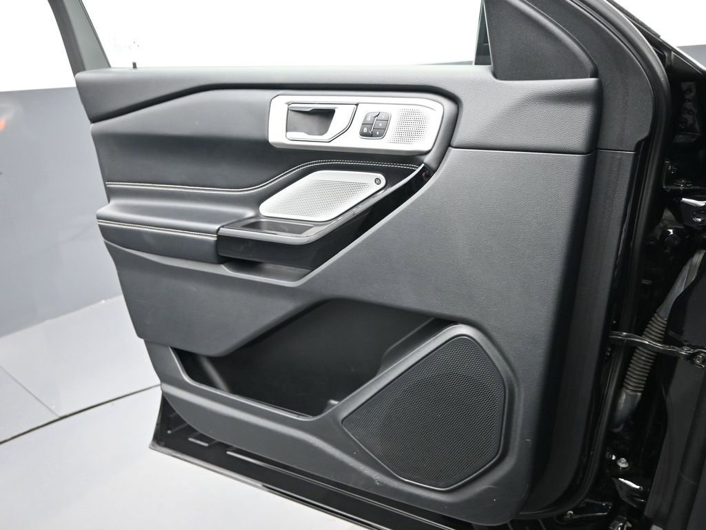 Used 2022 Ford Explorer ST w/ Equipment Group 401A image 14