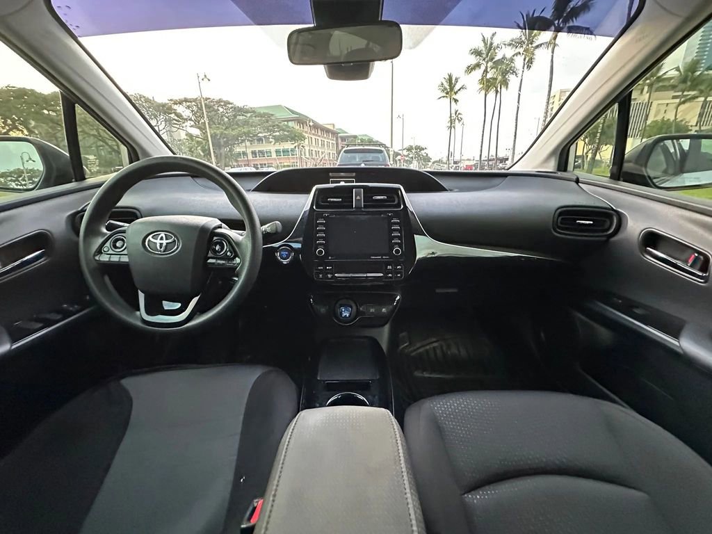 Used 2022 Toyota Prius LE image 10
