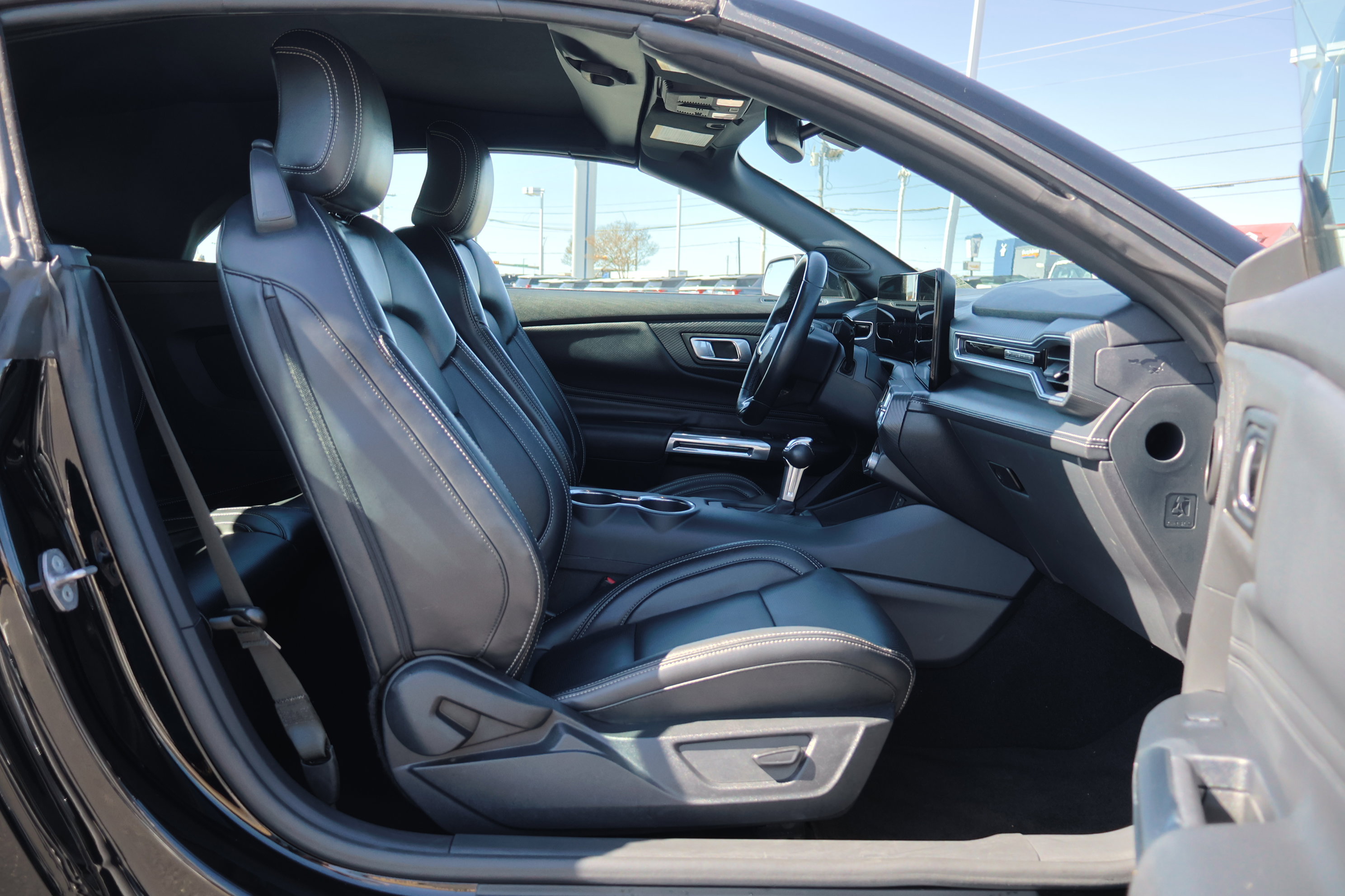 Used 2025 Ford Mustang Premium image 30