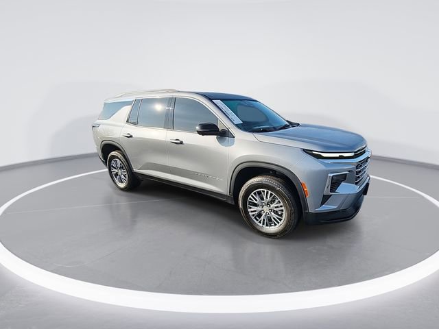 Used 2024 Chevrolet Traverse LT image 2