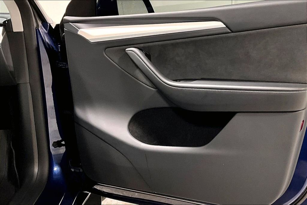 Used 2024 Tesla Model Y Long Range AWD/4WD image 22
