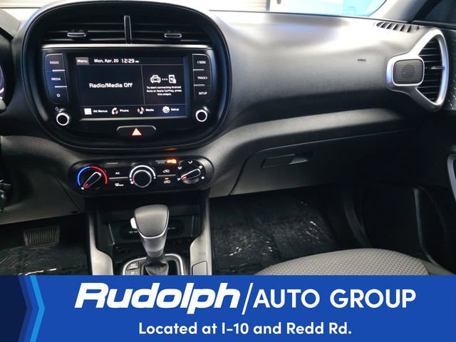 Used 2025 Kia Soul LX w/ LX Technology Package FWD image 19