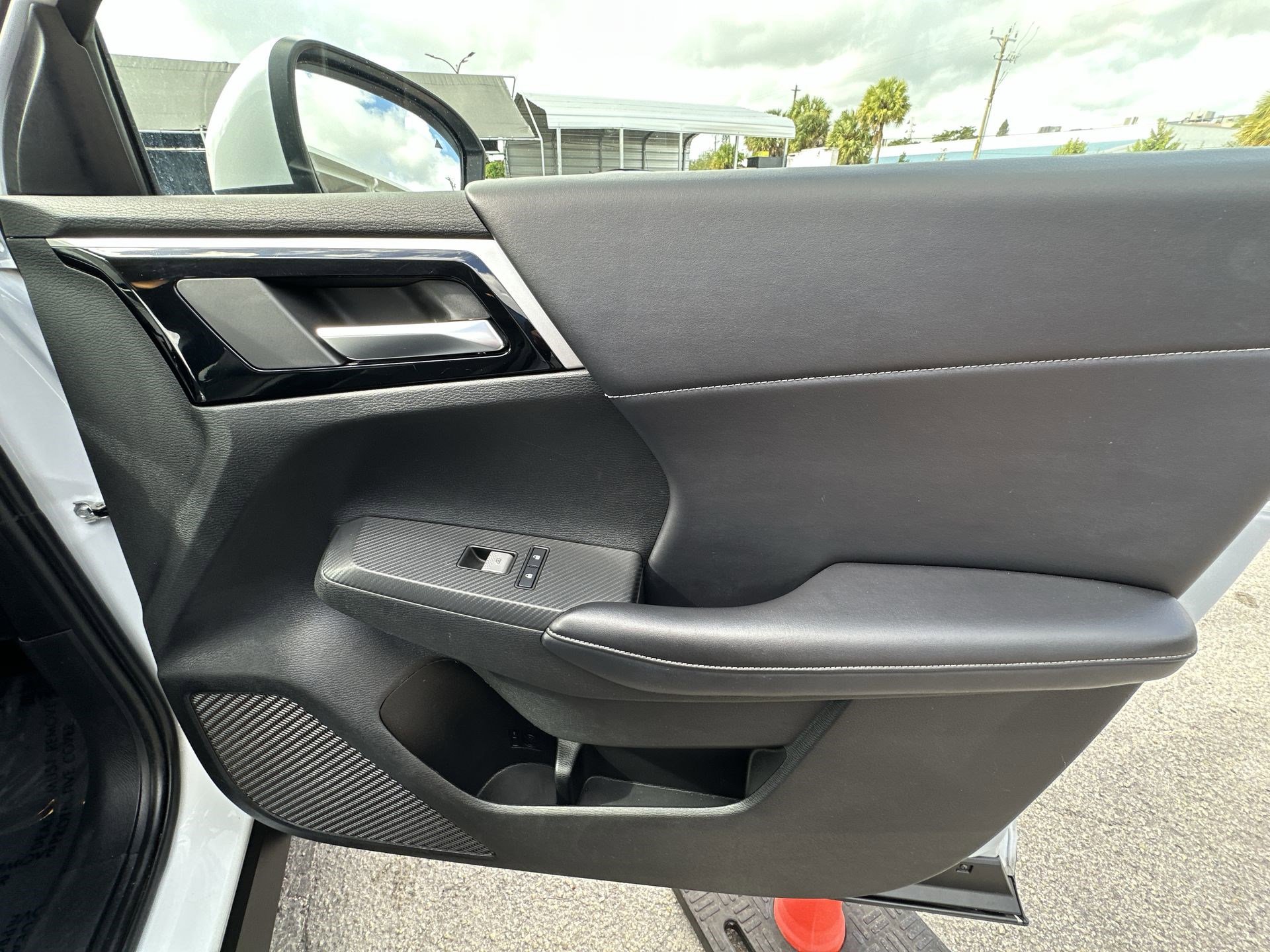 Used 2024 Mitsubishi Outlander SE Black Edition image 29