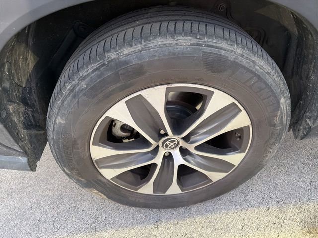 Used 2020 Toyota Highlander XLE image 22