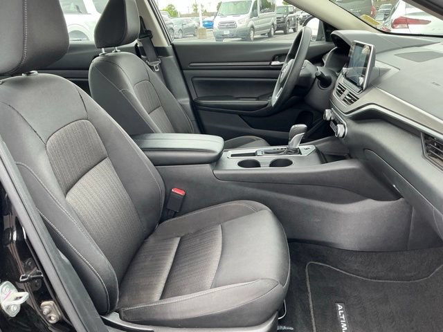Used 2025 Nissan Altima 2.5 SV FWD image 19