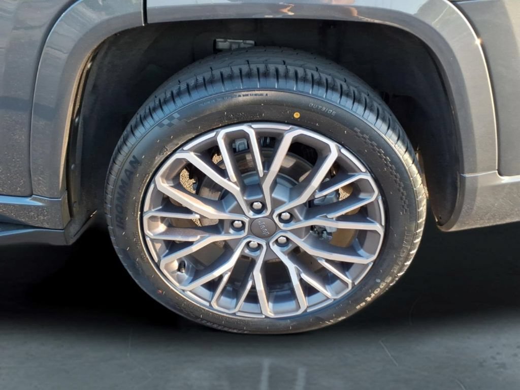 Used 2024 Jeep Grand Cherokee L Summit AWD/4WD image 13