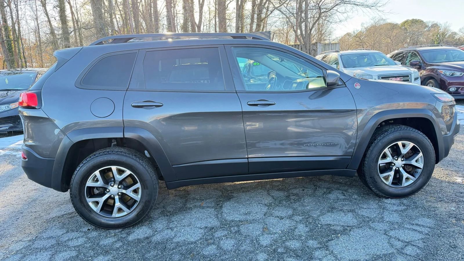 Used 2017 Jeep Cherokee Trailhawk w/ Cold Weather Group image 44