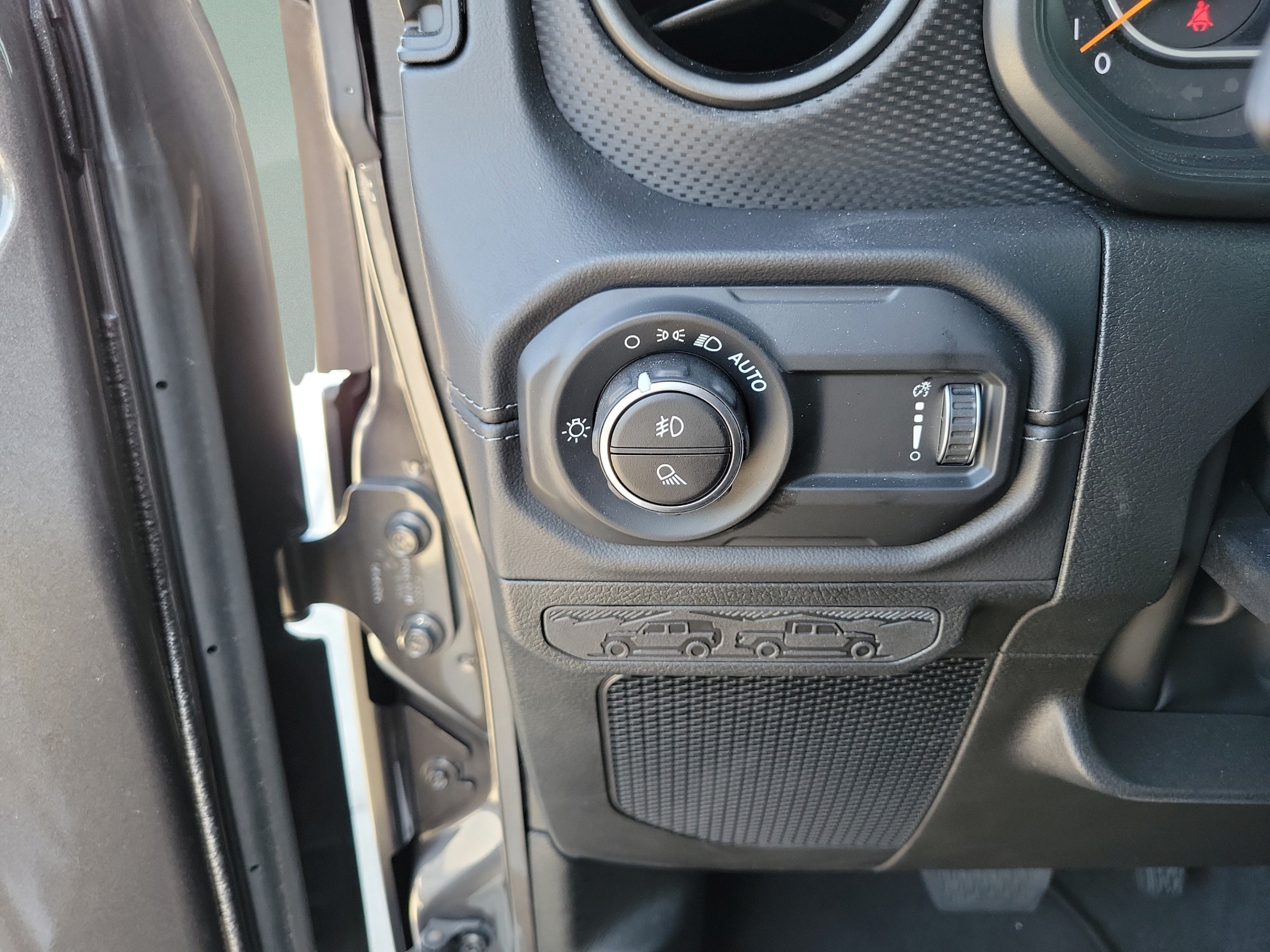 Used 2024 Jeep Gladiator Mojave AWD/4WD image 29