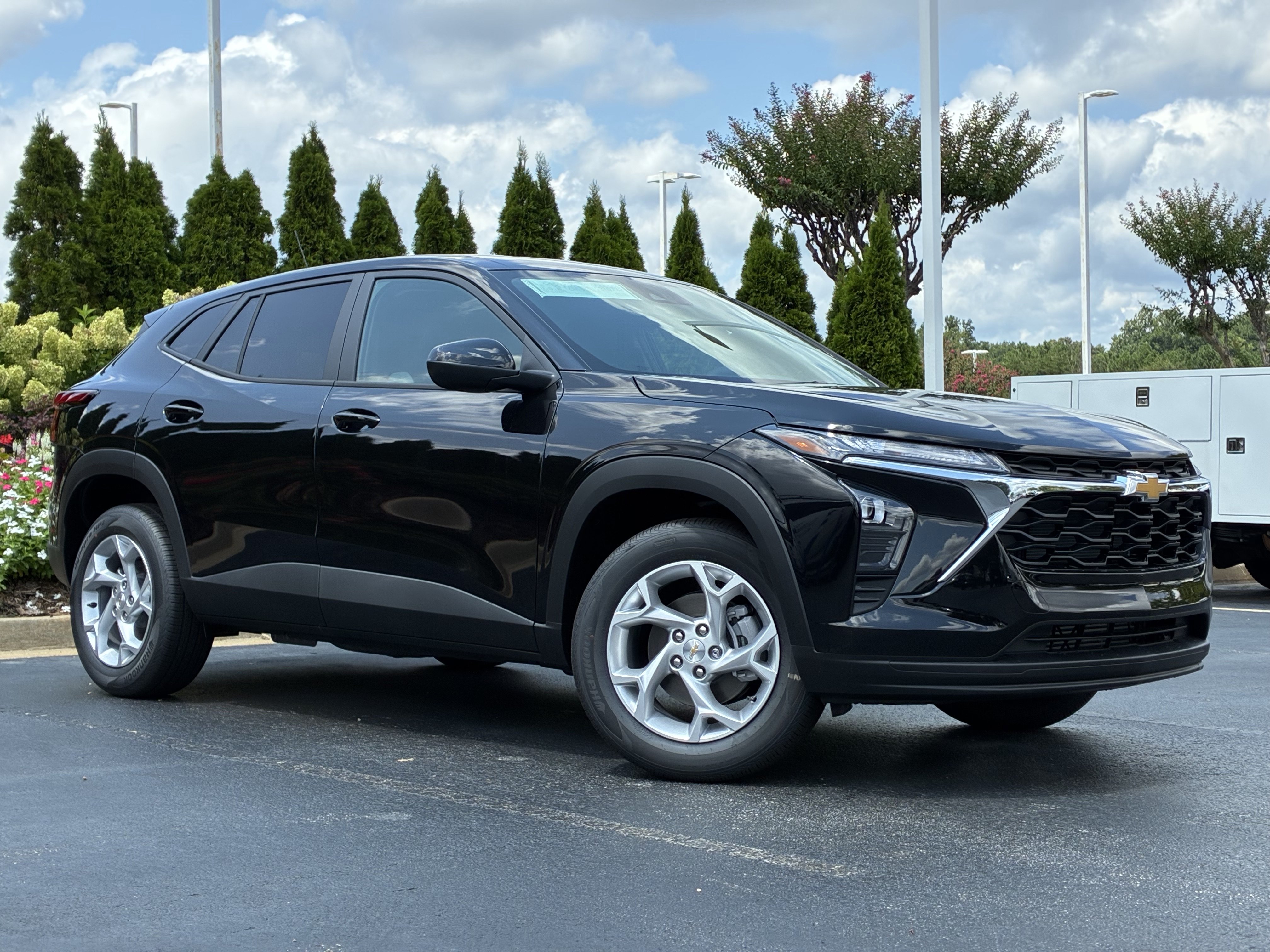 New 2026 Chevrolet Trax LS w/ LS Convenience Package FWD image 2