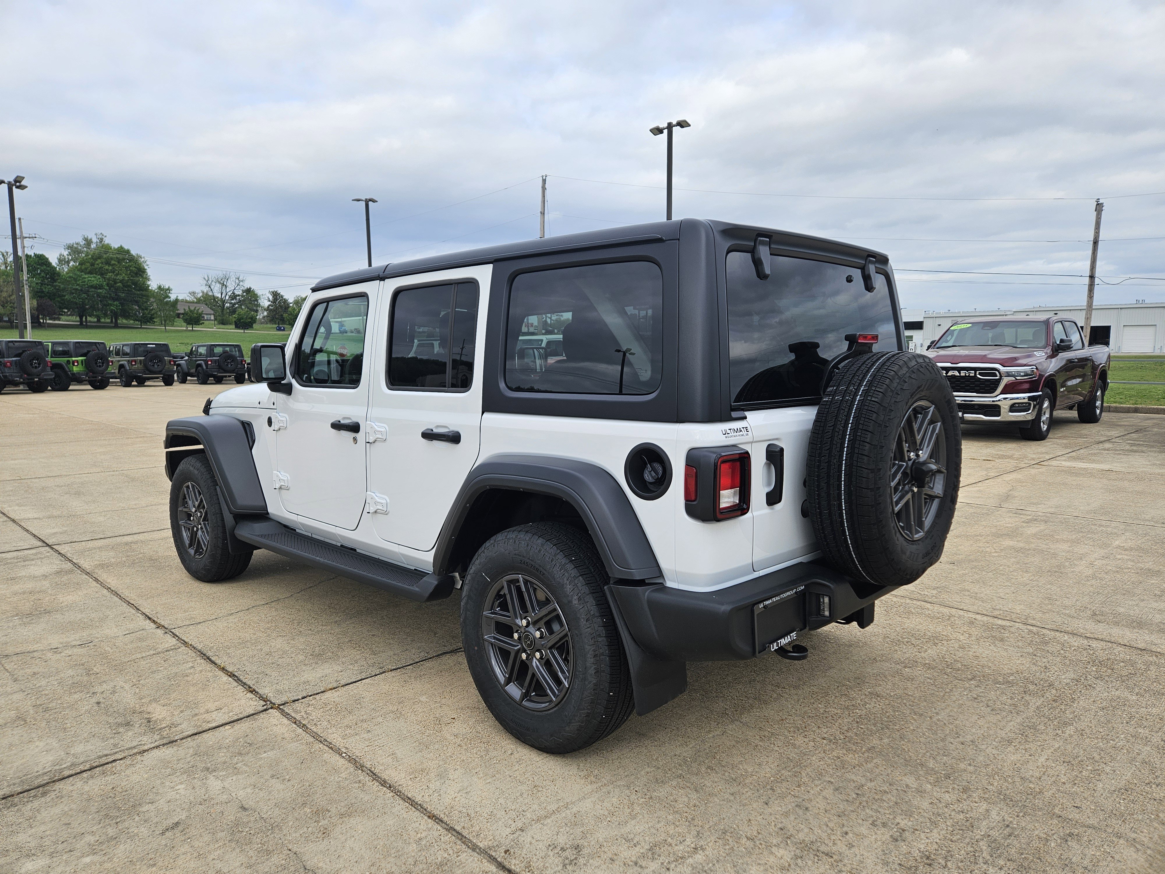 Used 2024 Jeep Wrangler Sport S image 4
