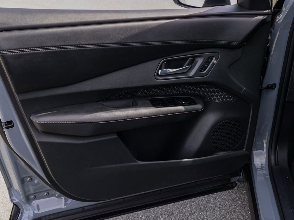 Used 2024 Nissan Ariya FWD image 23