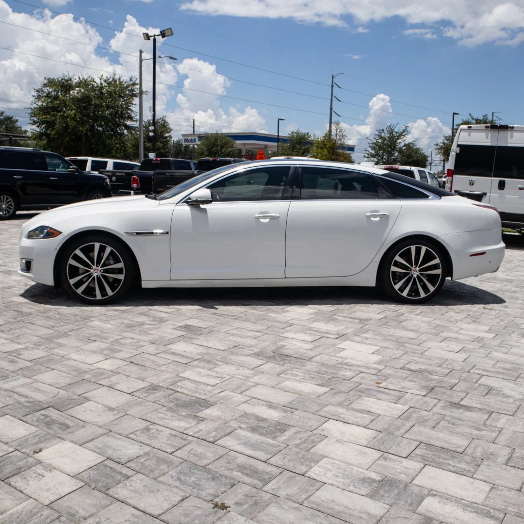 Used 2019 Jaguar XJ L Portfolio RWD image 4